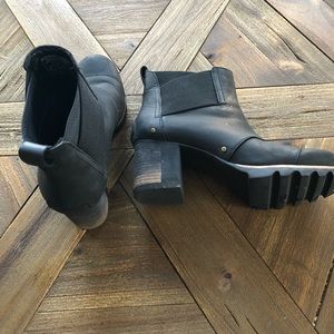 Sorel heeled boots. Addington Chelsea